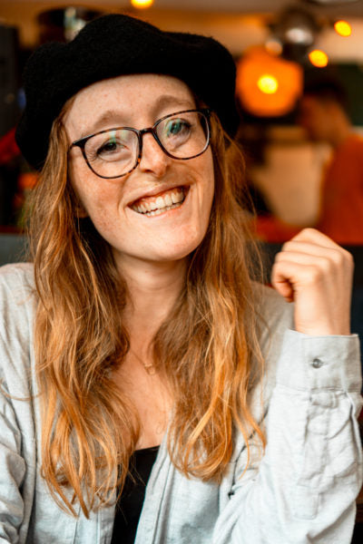 
          
            Belly Story von Ilka Brühl: Nicht ich bin falsch, sondern die Ideale!
          
        